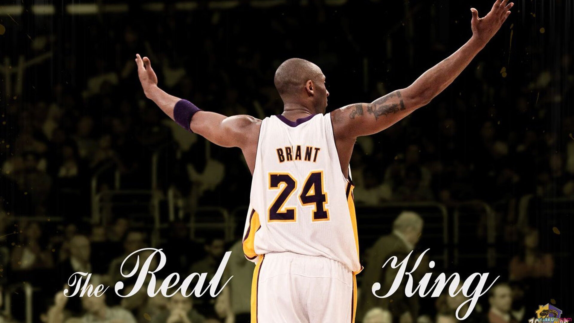 FPX的屏幕，全球的欢呼，当C罗的弧线照亮电竞基地，当足球弧线划过FPX屏幕，一场跨界的全球欢呼