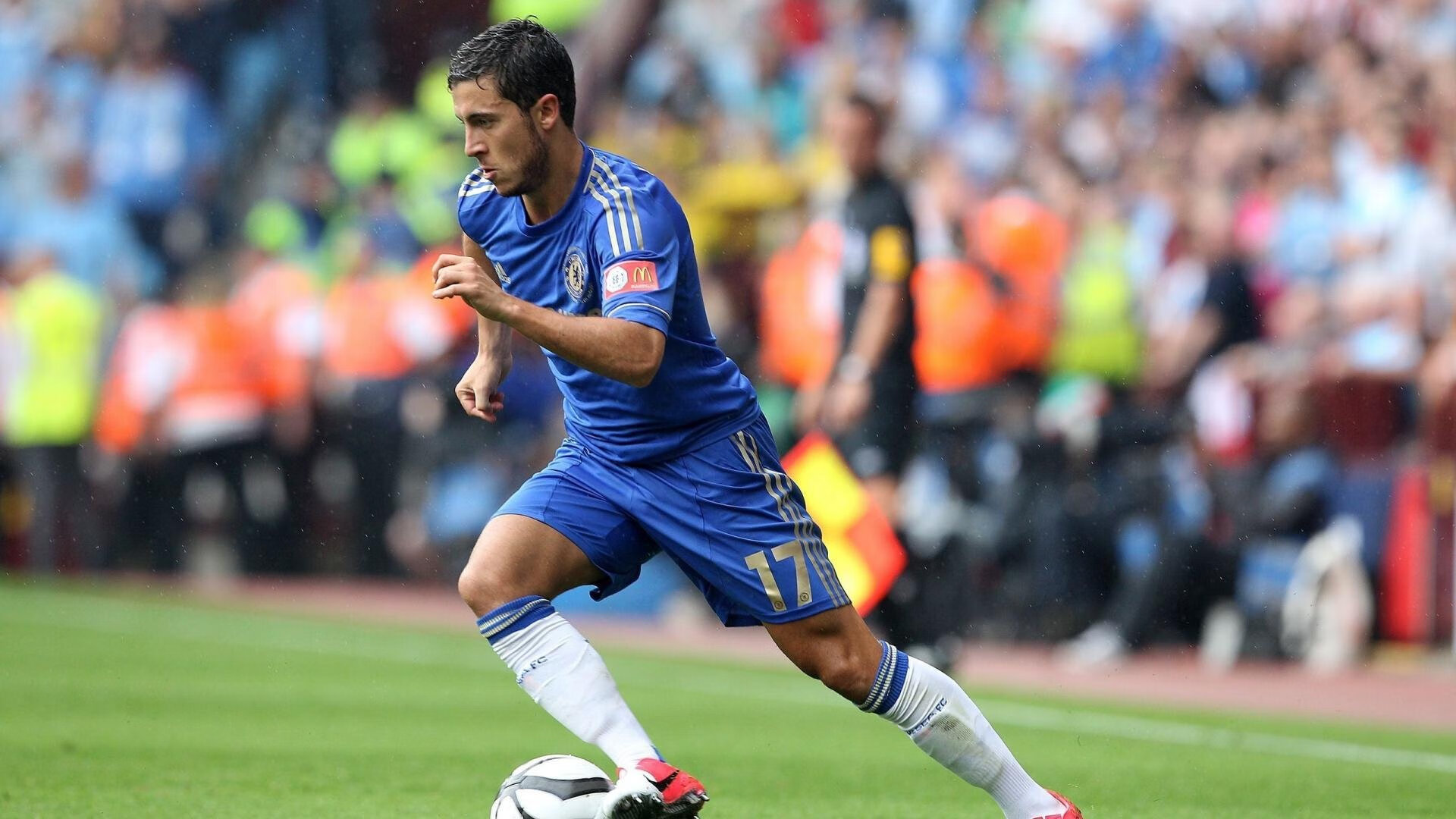 FPX的屏幕，全球的欢呼，当C罗的弧线照亮电竞基地，当足球弧线划过FPX屏幕，一场跨界的全球欢呼